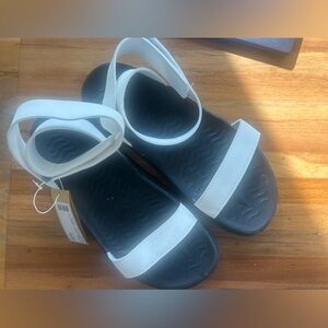 NWT Native Juliet Sandals Black & White - Size 8/39